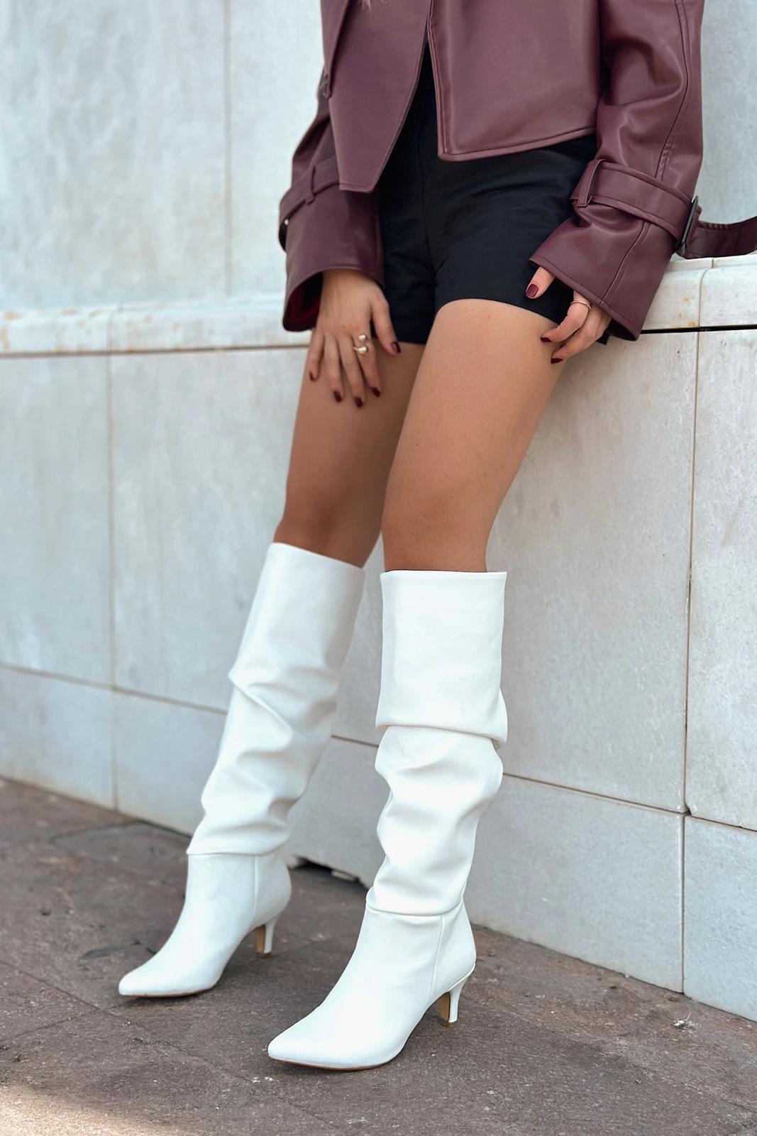Sollet White Gusseted Thin Heel Casual Women's Boots