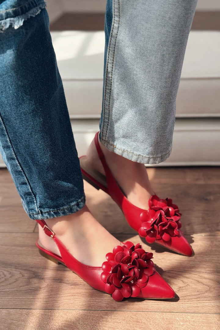 Lavexso Matte Leather Flower Detailed Women's Ballerinas Red