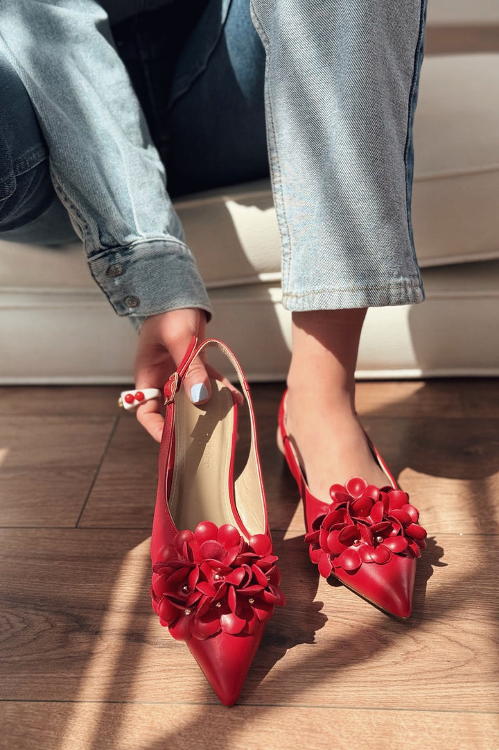 Lavexso Matte Leather Flower Detailed Women's Ballerinas Red