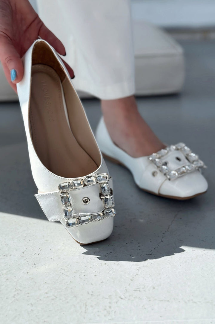 Woned Mat Deri Beyaz Taş Detaylı Kadın Babet - ILOVESHOES