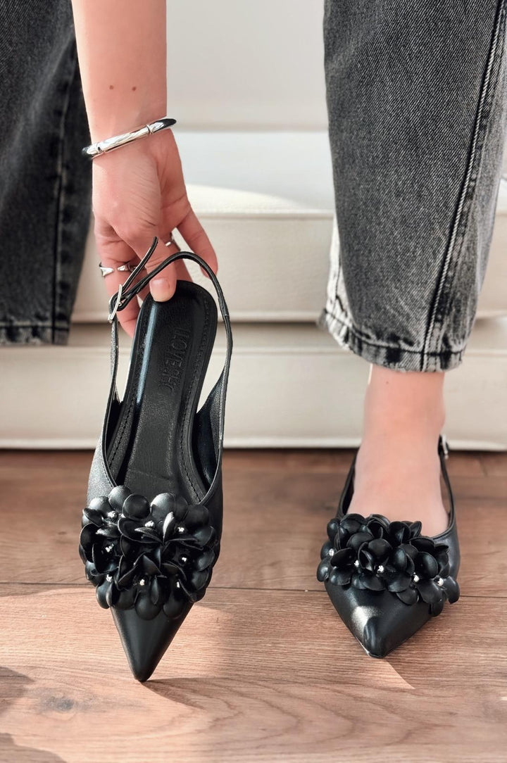 Lavexso Mat Deri Çiçek Detaylı Kadın Babet Siyah - ILOVESHOES