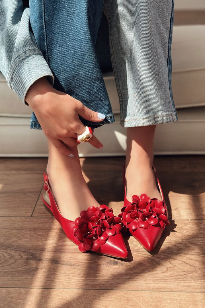 Lavexso Matte Leather Flower Detailed Women's Ballerinas Red