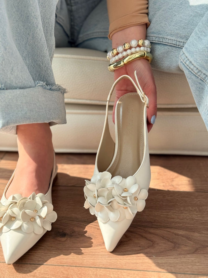 Lavexso Matte Leather Flower Detailed Women's Ballerinas White