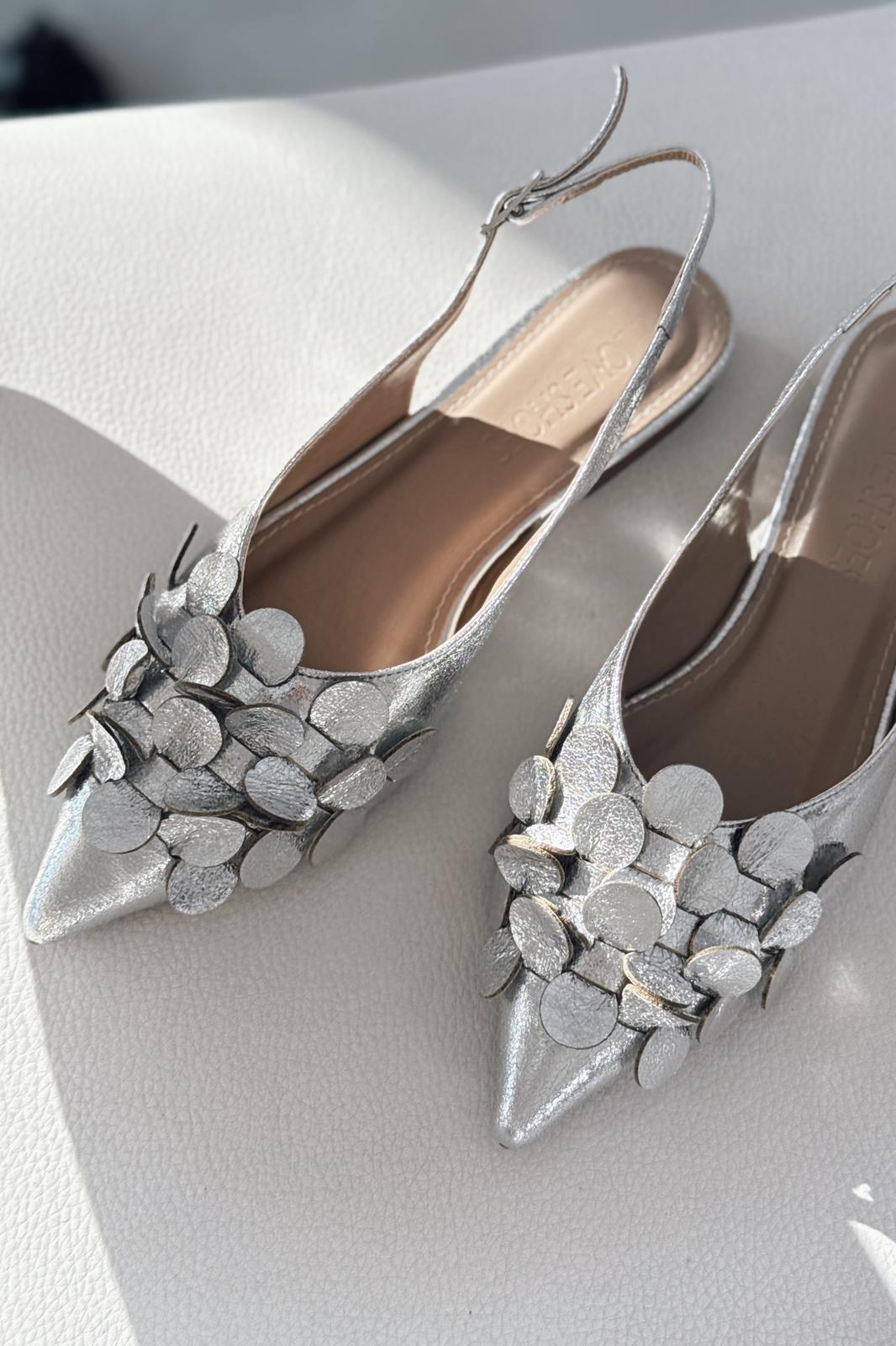 Monira Parlak Deri Gümüş Aplike Detaylı Babet - ILOVESHOES