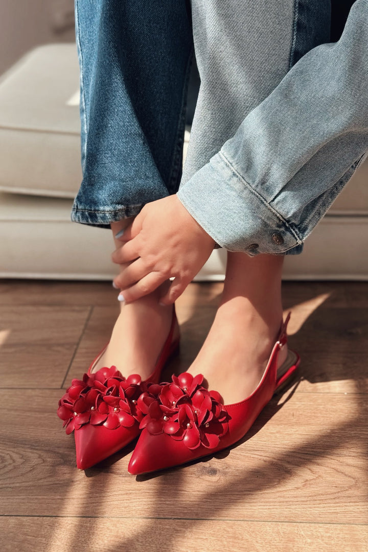 Lavexso Matte Leather Flower Detailed Women's Ballerinas Red