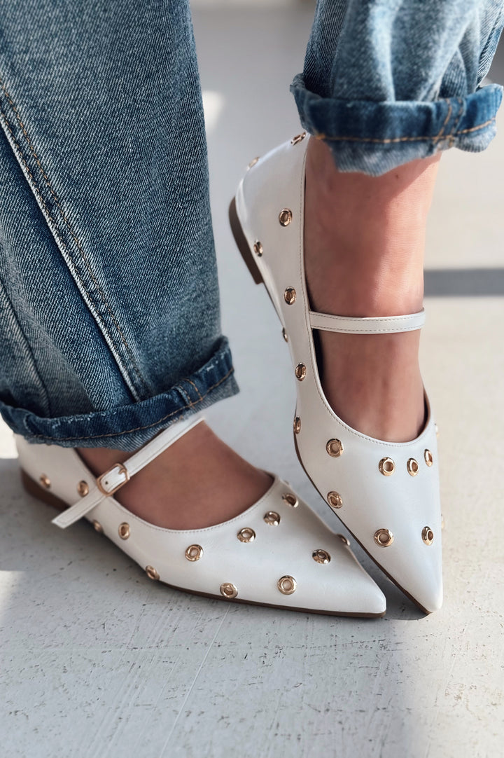 Zelix Matte Stud Detailed White Women's Ballerinas