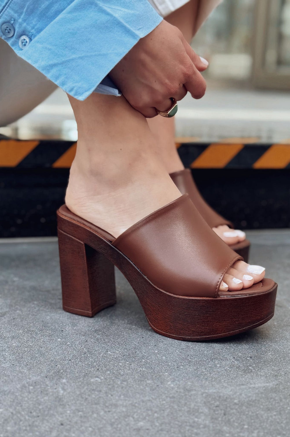 Rinaxsa Mat Deri Kahverengi Platform Topuklu Kadın Terlik - ILOVESHOES