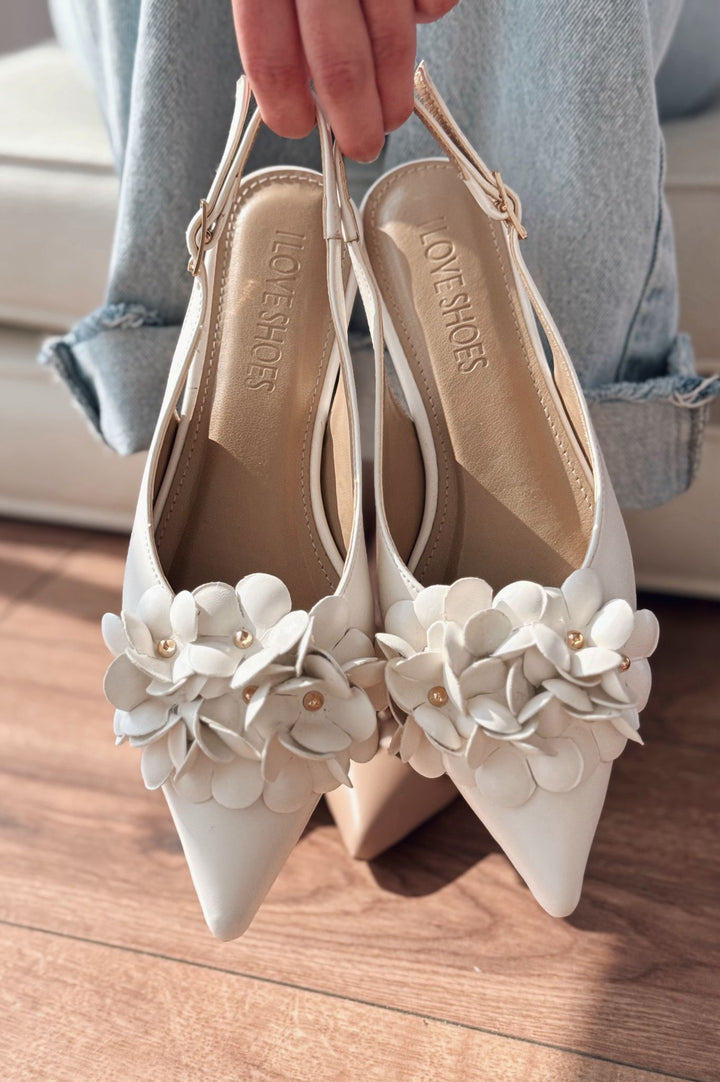 Lavexso Matte Leather Flower Detailed Women's Ballerinas White