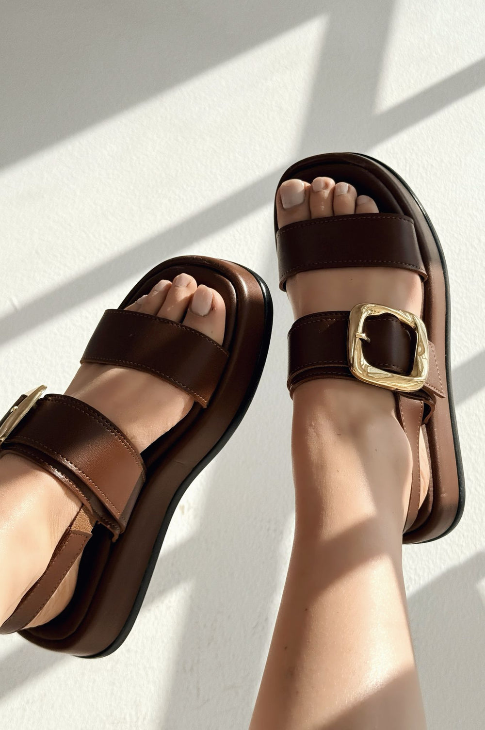 Sowensa Mat Deri Toka Detaylı Kadın Sandalet Kahverengi - ILOVESHOES